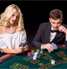 Casino Hold'em live dealer table interface on lautan platform showing community cards and player position